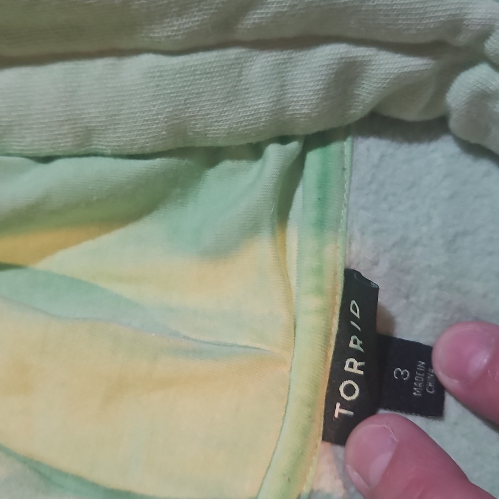 Torrid Size 3 Green Pullover Sweatshirt Light Weight - Picture 5 of 5